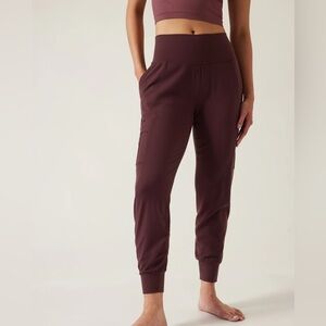 Athleta Salutation Cargo Jogger - Size S